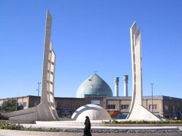 میدان انقلاب زنجان (باش چارراه)