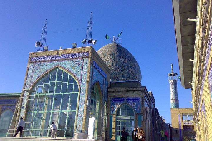 امامزاده سیدابراهیم ، محیطی آرام و دلپذیر بهخصوص در روزهای خنک پاییزی