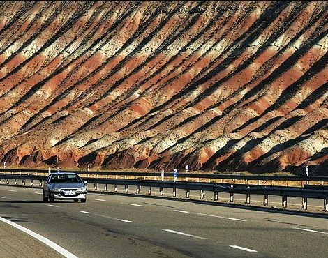 کوه های رنگی آلا داغ لار ماهنشان - تپه های رسی آلا داغ لار زنجان