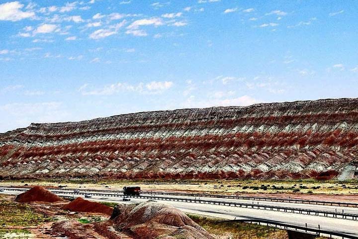 کوه های رنگی آلا داغ لار ماهنشان - تپه های رسی آلا داغ لار زنجان